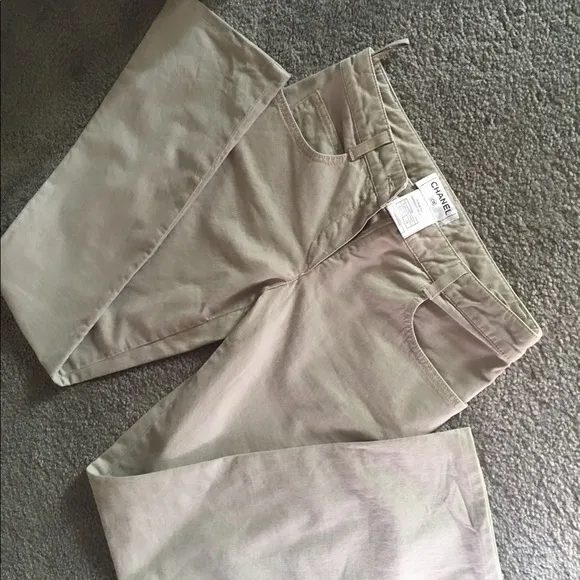 💥Quick Sale only Today💥Chanel khaki jeans. BNWT