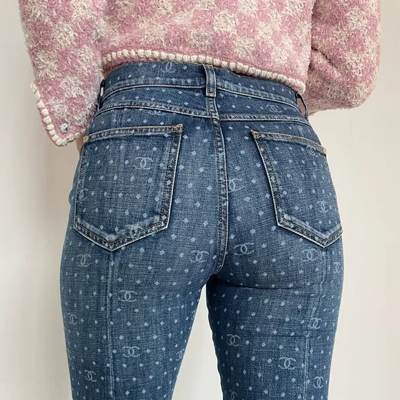 Chanel Logo Polka Dot Jeans SS23 Blue and Ecru Denim Skinny Zipper FR 40
          
      Boutique
