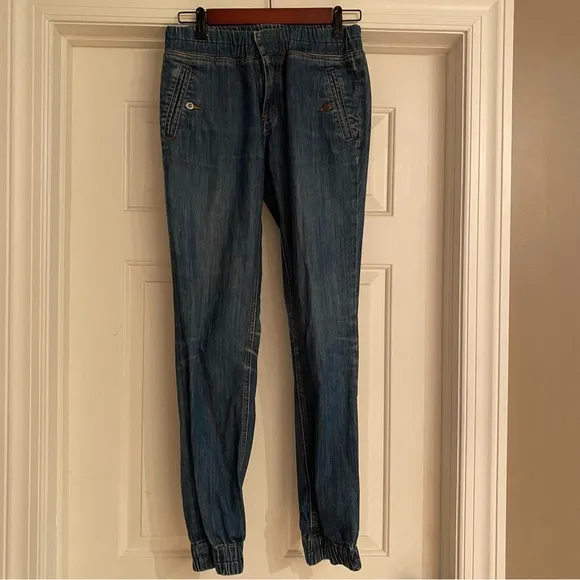 Chloe vintage jogger jean…. Great condition size 4