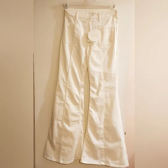 Chloe white light weight high bell bottom Jean's
          
      NWT