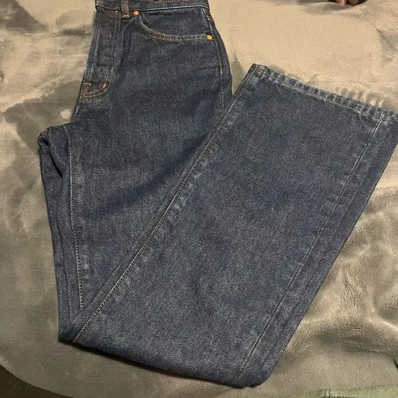 Womens classy Chloe jeans size 24x29
          
      NWT