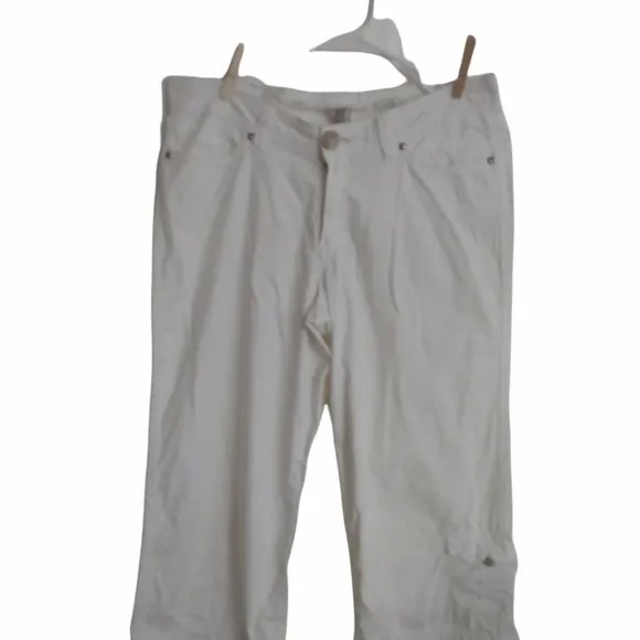 Christopher Blue cropped white pants. 8