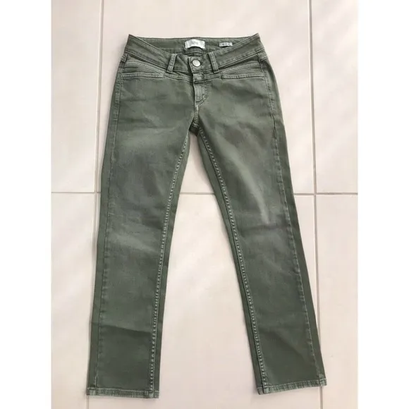 Closed Starlet Stretch Low Rise Straight Crop Jeans