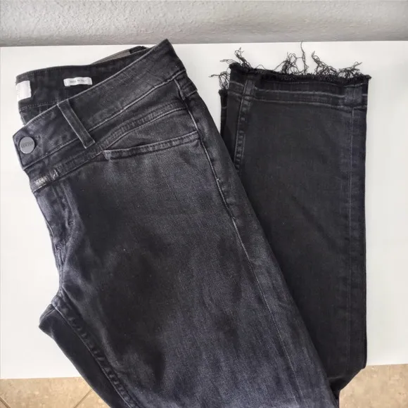 Closed Scarlet Cropped X-Pocket Skinny Jeans with Raw Hem