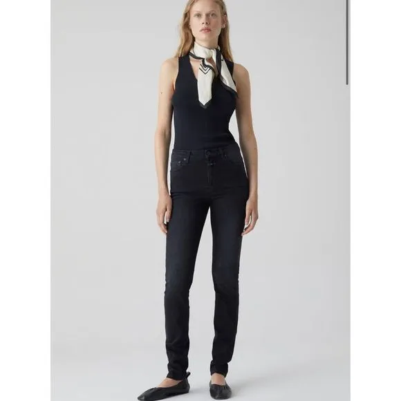 Closed a better blue Lizzy skinny jean