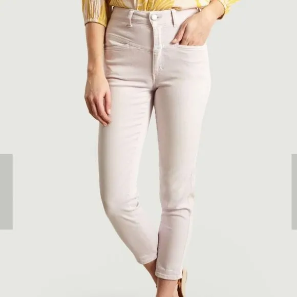 Closed Pedal Pusher Jeans