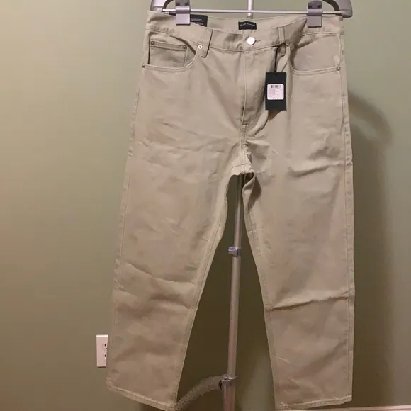 NWT Club Monaco relaxed slim crop jeans sz 31
          
      NWT