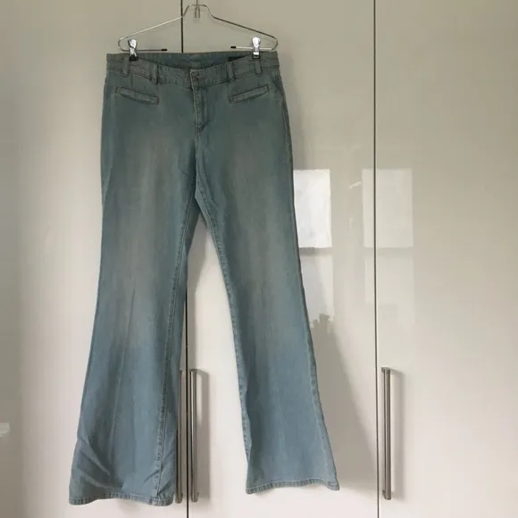 CLUB MONACO Light Wash Flare Denim Jeans Size 32 NWOT
          
      NWT