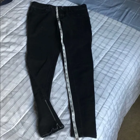 Converse skinny black jeans, zipper on ankles EUC