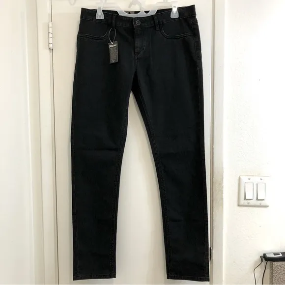 Converse Copely Rocker Crocked Finish Skinny Jeans Black Size 30’W/-33’L NWT.
          
      NWT