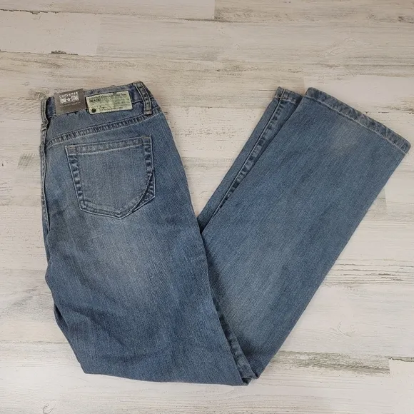 NWT Women's Converse Straight Leg Jeans Size 6
          
      NWT