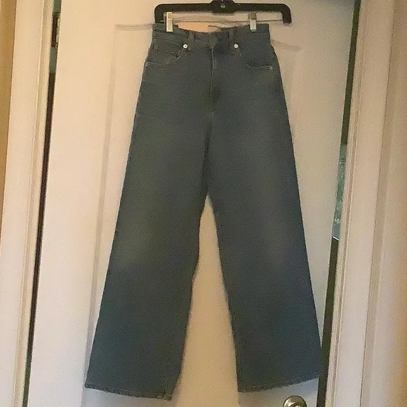 CQY wide-leg crop jeans
          
      NWT