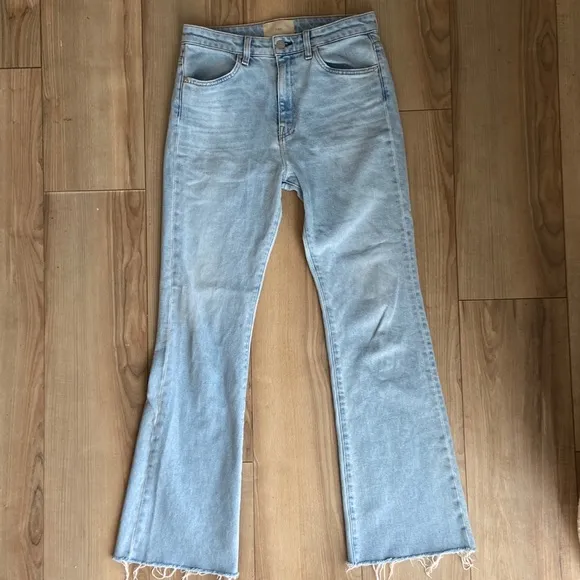 CQY High Rise Bliss Bootcut in Light Wash, size 29