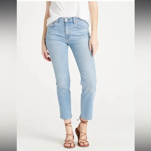 CQY Friend jeans in Hint size 28 NWT
          
      NWT