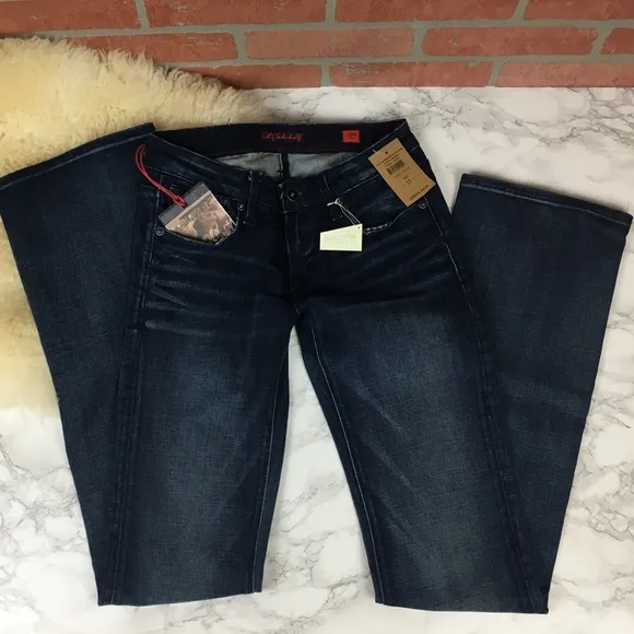 Cult of Individuality Vixen Curvy Jeans NWT
          
      NWT