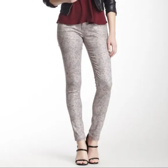 COI Teaser Skinny
          
      NWT