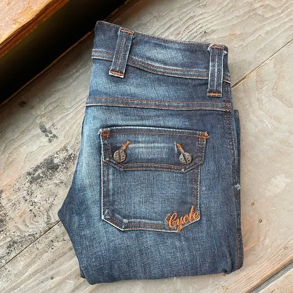 Cycle Jeans Made in Italy low rise slim bootcut | size 29 (runs small!!!)