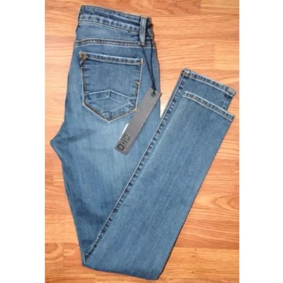 D-ID Grunge blue sz 27 skinny leg high waist jeans
          
      NWT