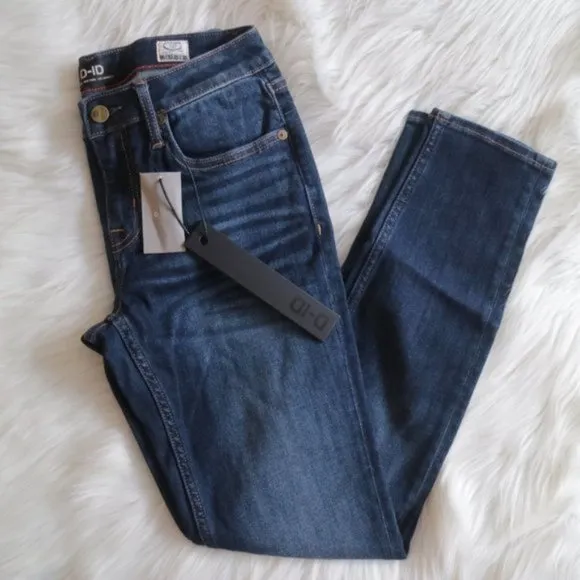 D-ID Blue Mid Rise Skinny Fit Ankle Jeans Size 28
          
      NWT