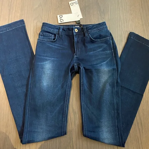 D&G Jeans size 24 new with tags
          
      NWT