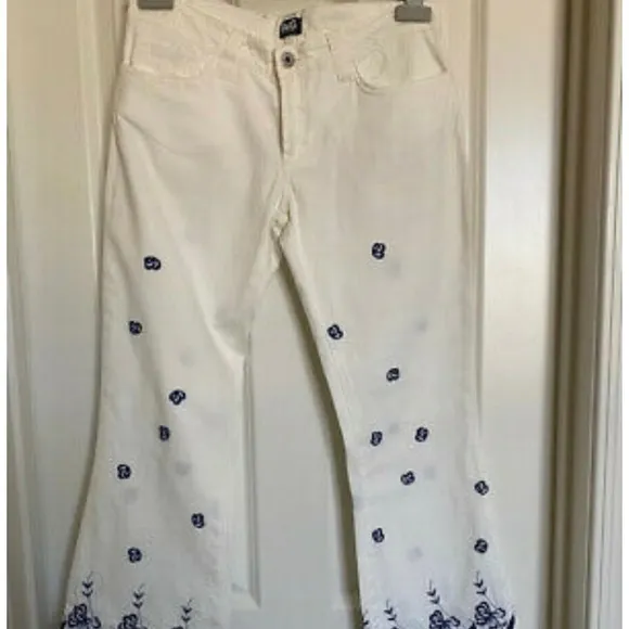 NWOT DOLCE & GABBANA Intricately Embroidered Womens Flare Jeans, Size 24
          
      Boutique