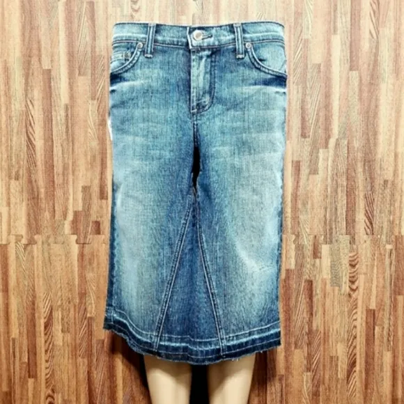 Sz 26 NWTDavid Kahn Lana Frayed Cropped Jeans…
          
      NWT
