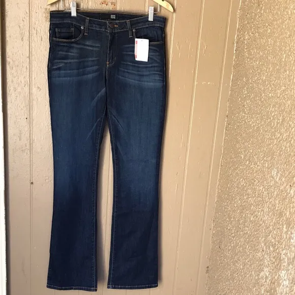 David Kahn Nikki skinny boot Quinn jeans
          
      NWT