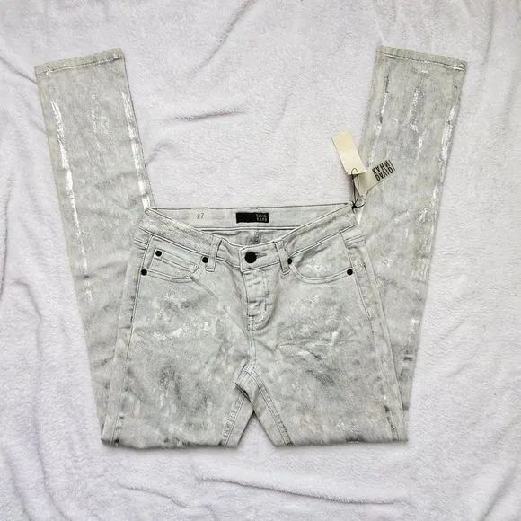 David Kahn Nikki Pencil Jean- Sliver Sz27
          
      NWT