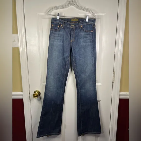 David Kahn dark wash with flap pockets and bootcut. Size 29