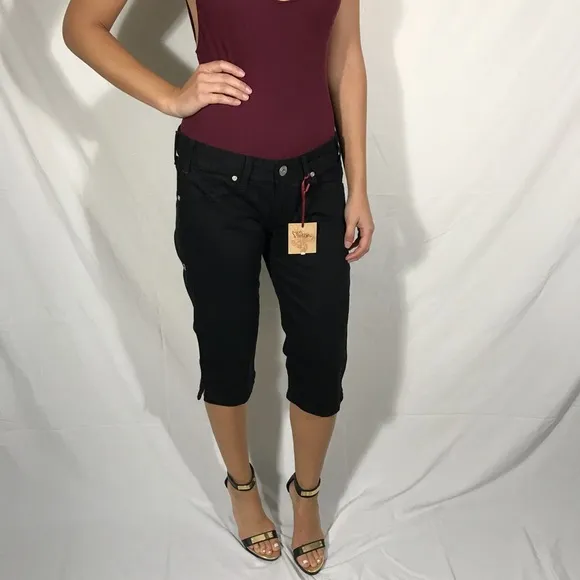 Denim of Virtue - Size 28 - Cute fit - NWT
          
      NWT