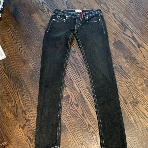 NWOT Denim of Virtue super trendy straight jeans!