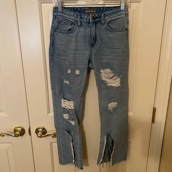 Denim of Virtue Distressed Jean size 27