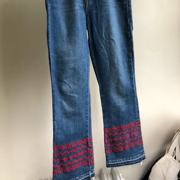 mid-rise embroidered straight-leg jeans with small flare at the bottom
