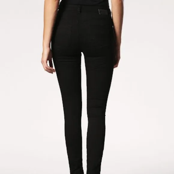NWT Diesel Skinzee Jeans Size 32 Long
          
      NWT