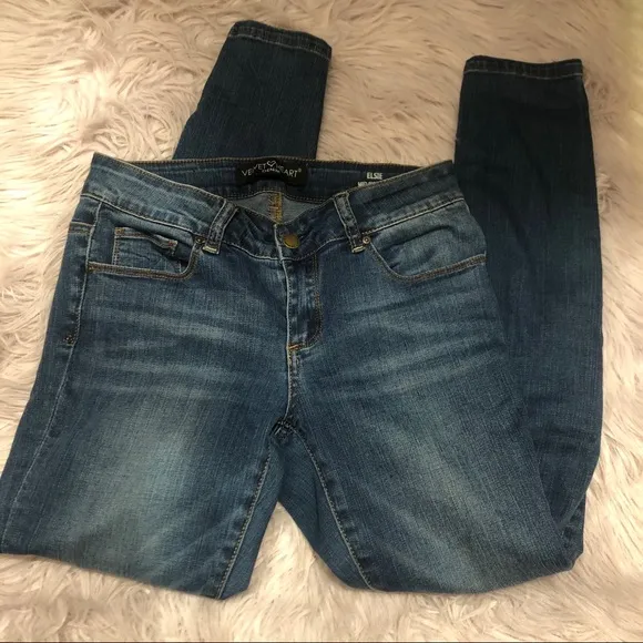 Mid Rise Cropped Jeans