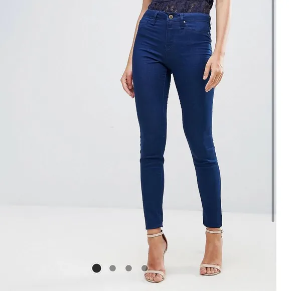 NWOT Warehouse “The Ultra” Skinny Cut Jeans
          
      NWT