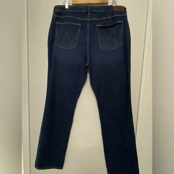 Wrangler 18 32 High Rise True Straight Women’s Denim Jeans 18/32 Cowgirl