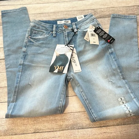 YMI Curvy Fit Ultra High Skinny Size 3/26
          
      NWT
