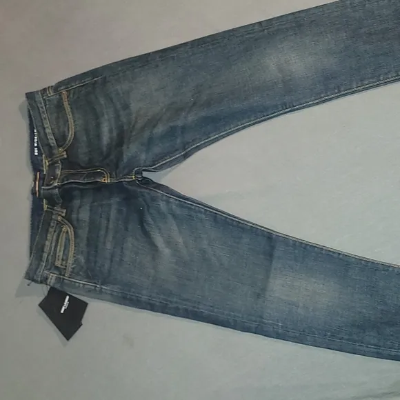 NWT Saint Laurent Jesns size 30
          
      NWT
