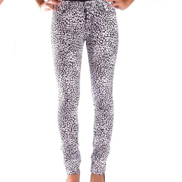 Saint Laurent Jeans
          
      Boutique