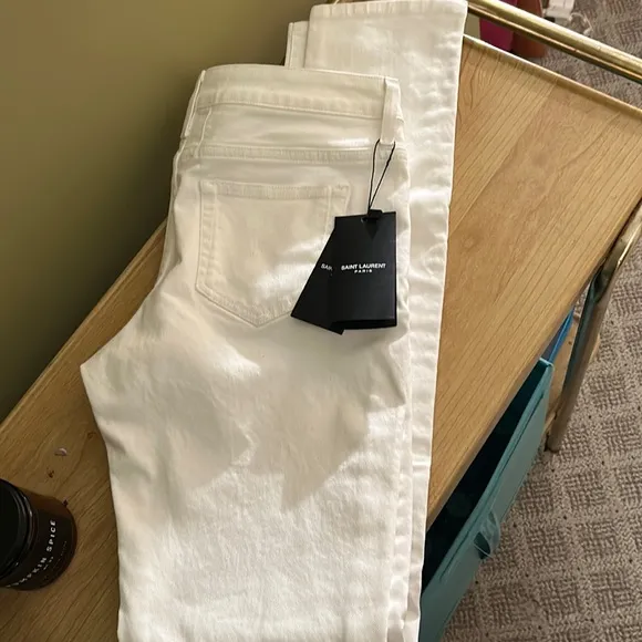 NWT Saint Laurent Paris D01 W/SK-LW White Jeans size 28
          
      NWT