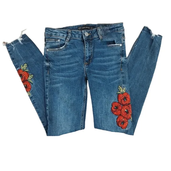 Zara Trafaluc Womens size 2 Skinny Embroidered Mid Rise Blue Denim Jeans Raw Hem