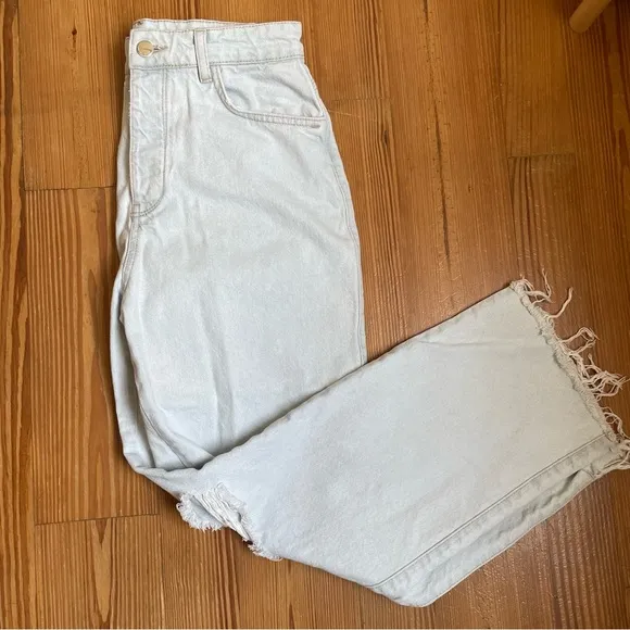 Zara high rise button fly light wash distressed jeans SIZE 8