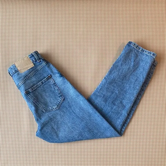 Zara High Waist denim jeans. Size 6