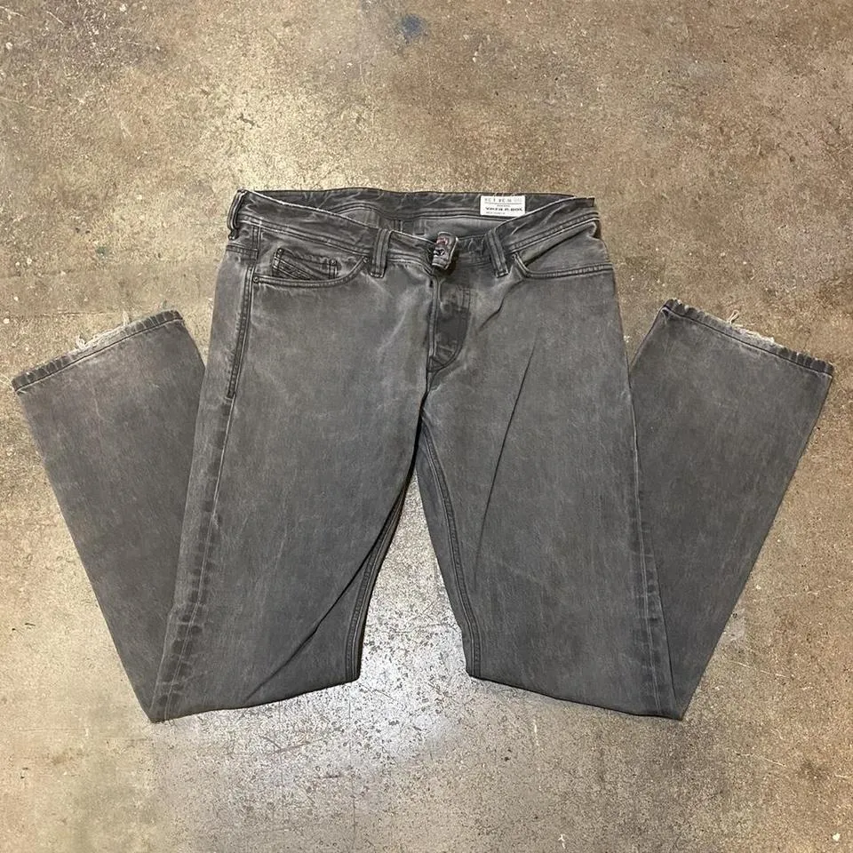 Diesel Men's Grey and Silver Jeans