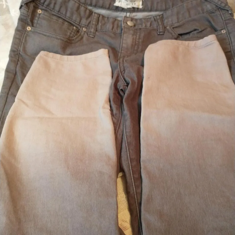Free People Men's Grey and White Jeans