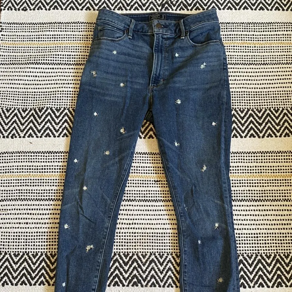 Abercrombie & Fitch Women's Blue and White Jeans