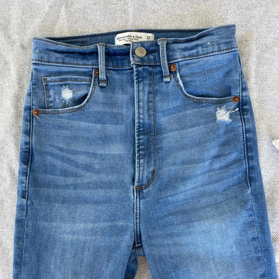 Abercrombie & Fitch Women's Blue and White Jeans