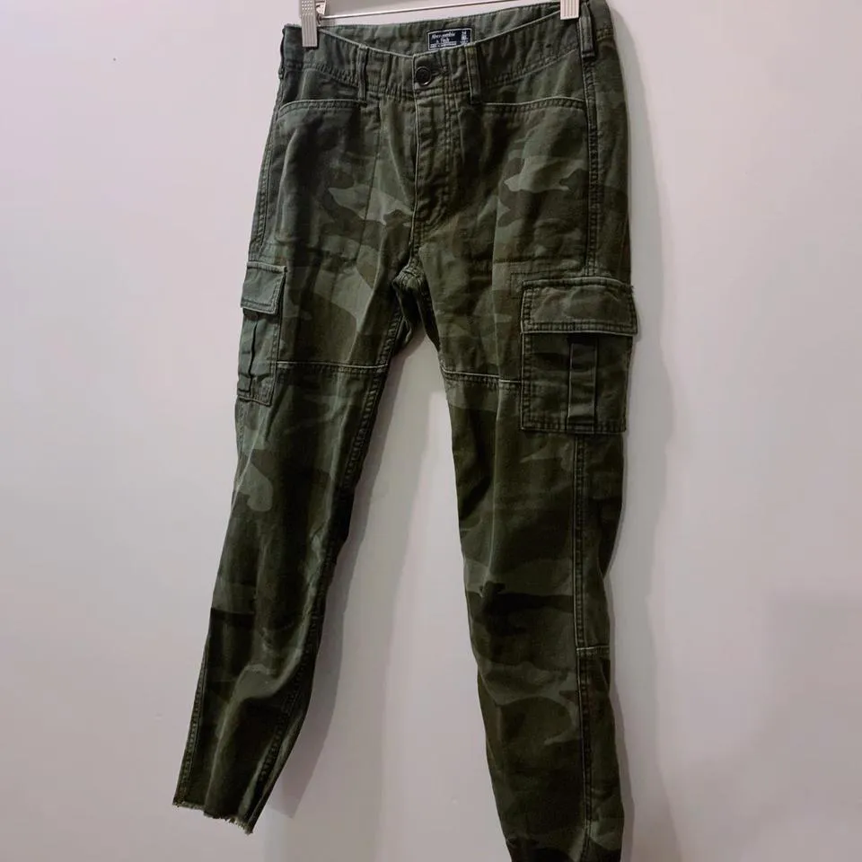 Abercrombie & Fitch Women's Green and Khaki Jeans
