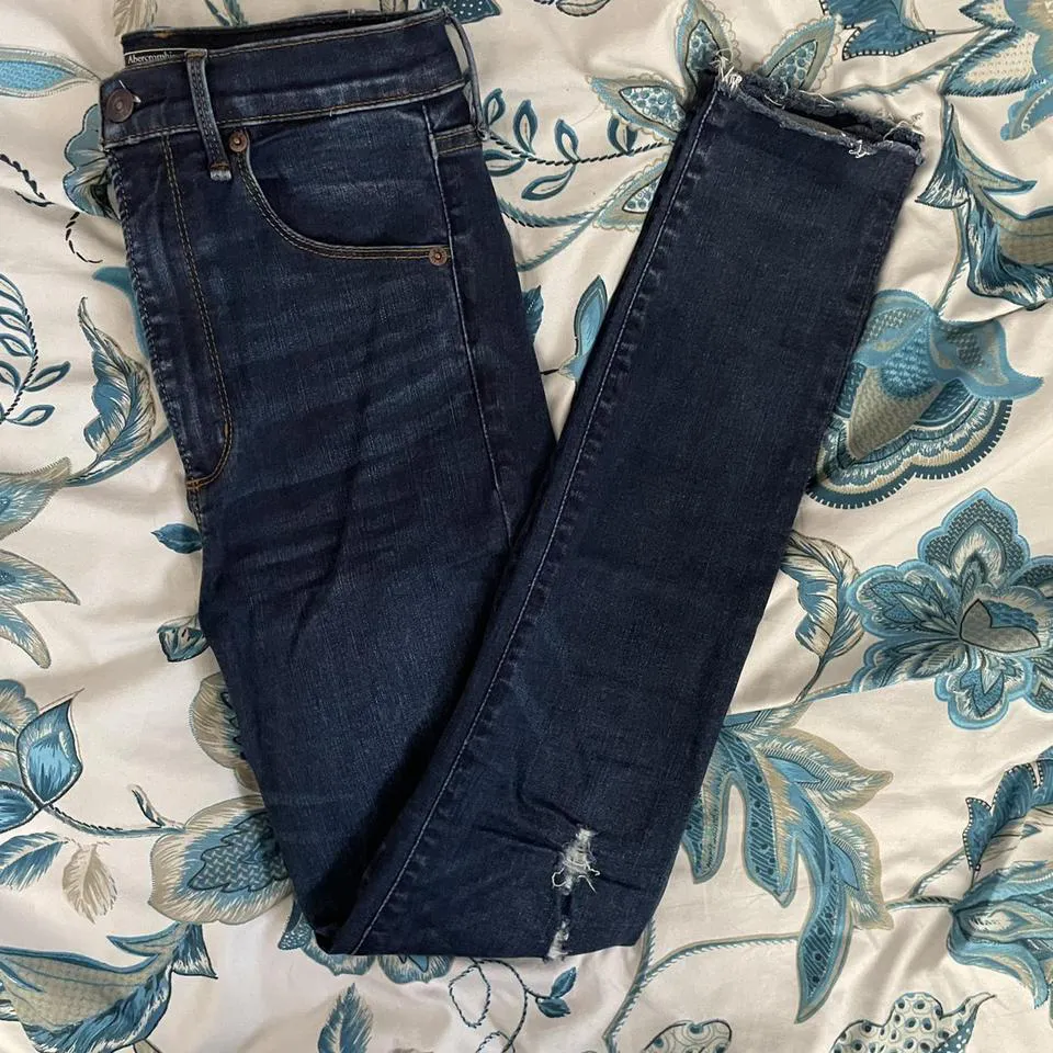 Abercrombie & Fitch Women's Navy and Blue Jeans